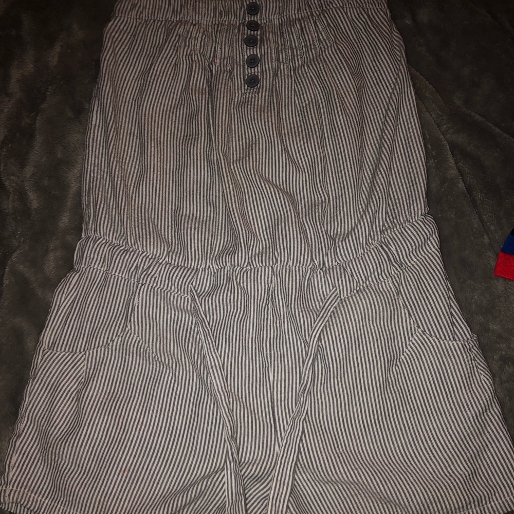 Strapless sleeveless romper